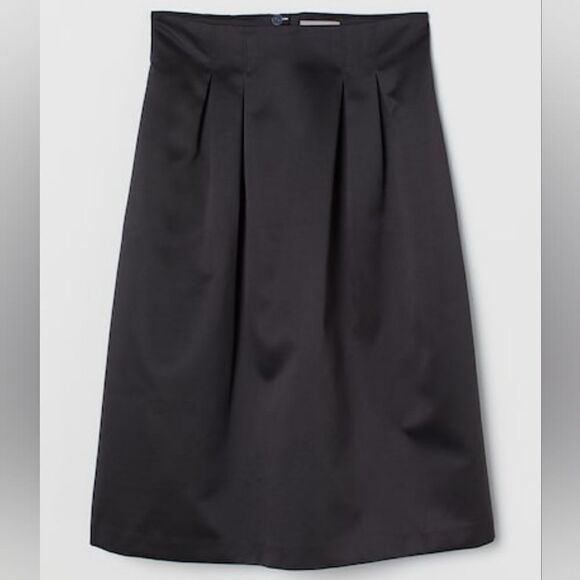 H&M Dresses & Skirts - H&M NWT Black puffy knee length party skirt size 8